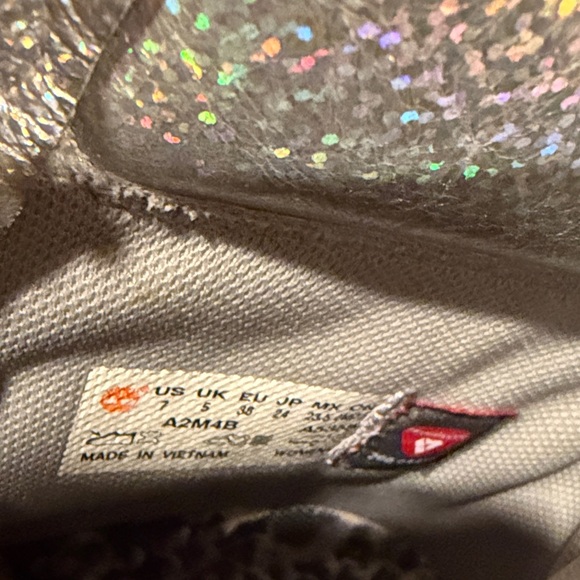 Timberland Iridescent Silver Boots RAREđź©¶ - Picture 9 of 13